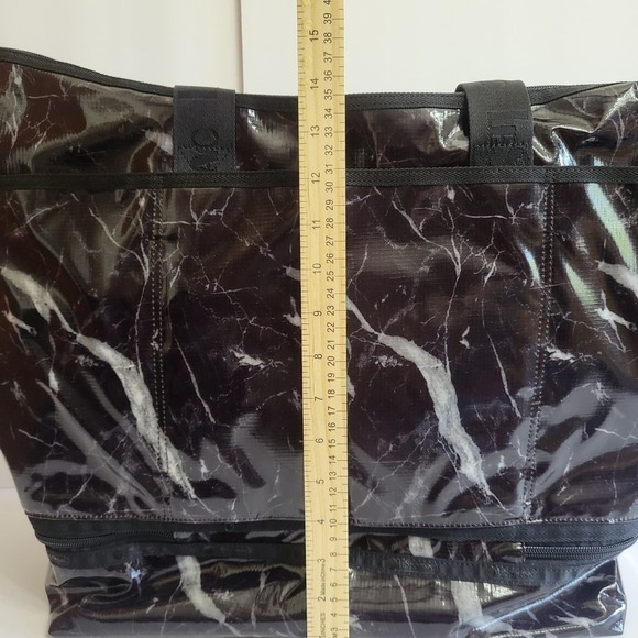 Lesportsac Dakota Deluxe Weekender Bag - Picture 8 of 8